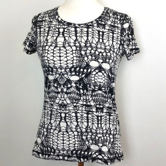 LULULEMON Lively Crewneck T-SHIRT Vitasea Black GLACIER Lace Pattern! Size 4! - Picture 3 of 7